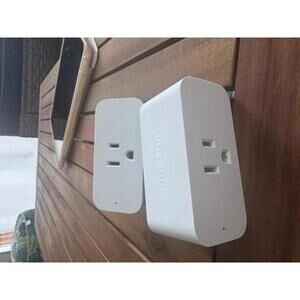 2 Amazon plugs